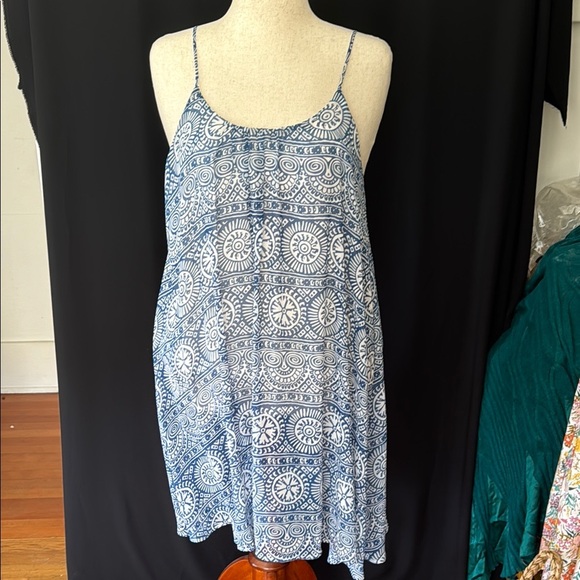 Final Touch Blue and White Patterned Dress, size Medium - Picture 3 of 8